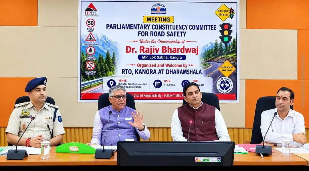 दुर्घटनाओं पर लगाम लगाने के लिए सड़क सुरक्षा नियमों का सख्ती से हो पालन : डाॅ. राजीव भारद्वाज
