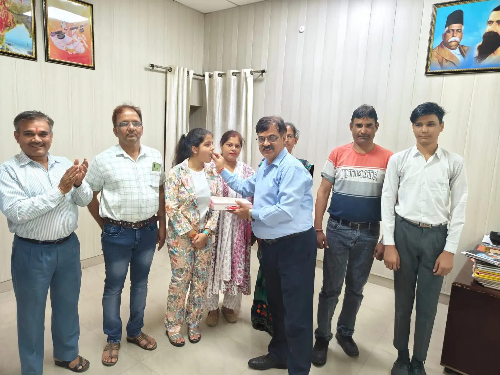 इंटरमीडिएट में सरस्वती विद्या मंदिर मायापुर की वंशिका प्रदेश में तीसरे और बीएचईएल की कशिश चौथे स्थान पर रहीं