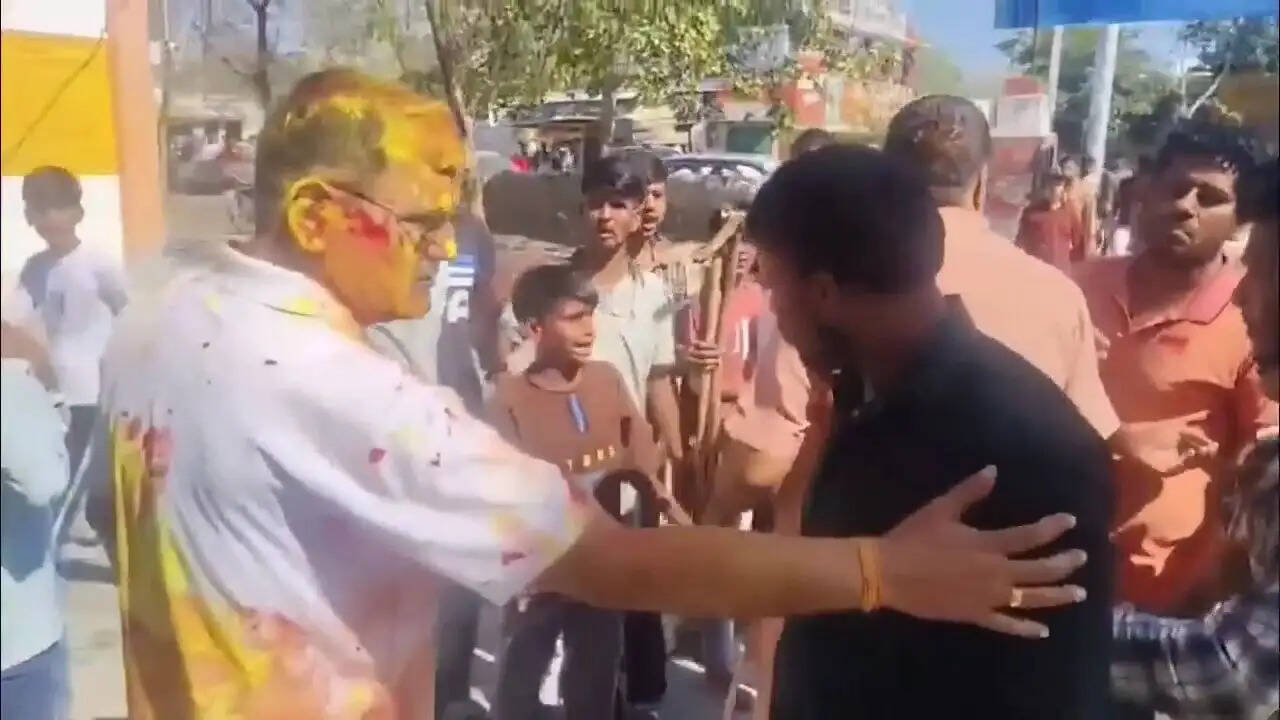 नाली पर पत्थर रखने से भड़का विवाद, मांडल में दो पक्षों में लाठी-भाटा जंग से कई लोग घायल