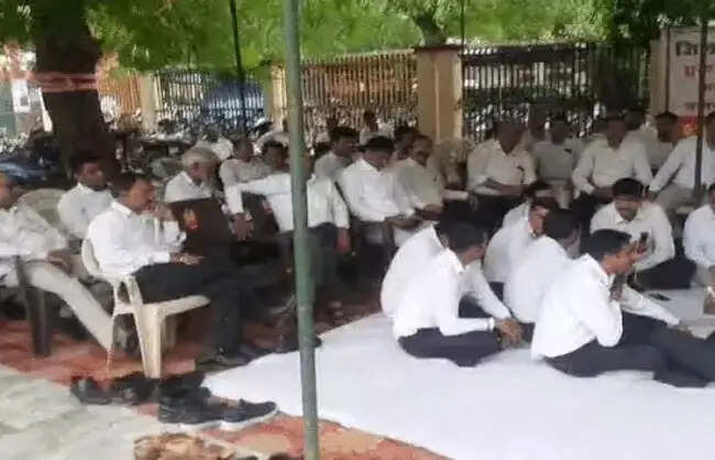 रेवाड़ी में बार की हड़ताल जारी, पांचवें दिन भी अदालतों में कामकाज ठप