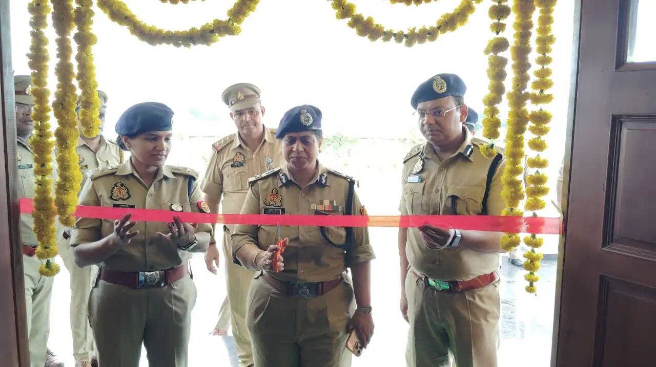 फर्रुखाबाद : एडीजी ने पुलिस लाइन फतेहगढ़ में किया आधुनिक अतिथि गृह का उद्घाटन