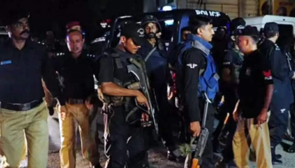 पाकिस्तान के खैबर- पख्तूनख्वा प्रांत में मुठभेड़ जारी, दो आतंकी ढेर, कई पुलिस कर्मी घायल, एक ने दम तोड़ा