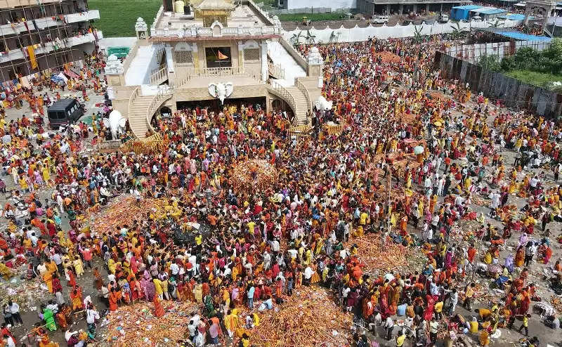 सीहोरः कुबेरेश्वरधाम की कावड यात्रा ने तोड़े सारे रिकार्ड, लाखों की संख्या में श्रद्धालु पहुंचे