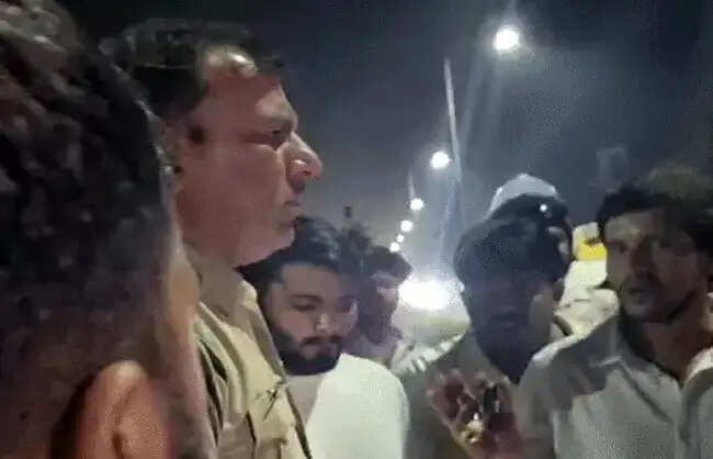 रेवाड़ी में ट्रक की चपेट में आने से बाइक सवार युवक की मौत