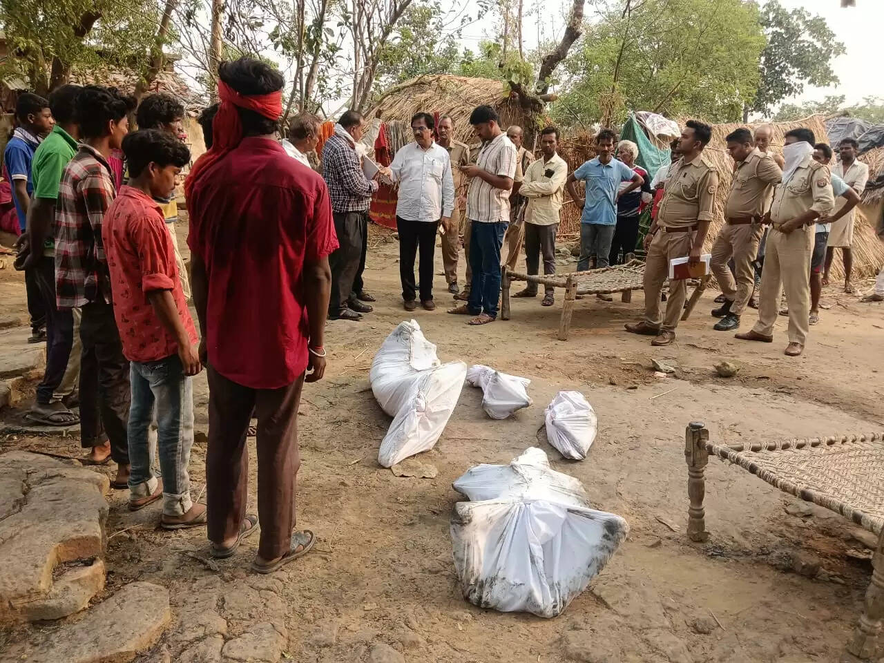 प्रयागराज में आकाशीय बिजली गिरने से एक ही परिवार के 4 लोगों की मौत