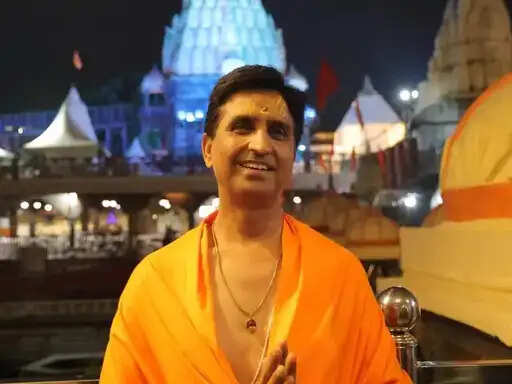 उज्जैन में महाकाल की भस्म आरती में पहुंचे कुमार विश्वास