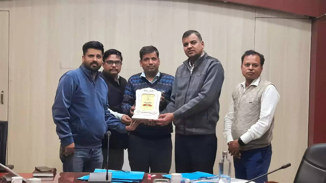 आमजन को त्वरित, निशुल्क व गुणवत्तापूर्ण स्वास्थ्य सेवाएं देने पर जोर