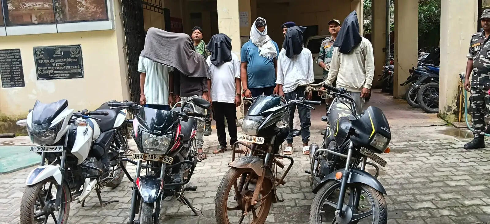 रांची में बाइक चोरी गिरोह का भंडाफोड़, सात आरोपित गिरफ्तार, चोरी की चार बाइक बरामद