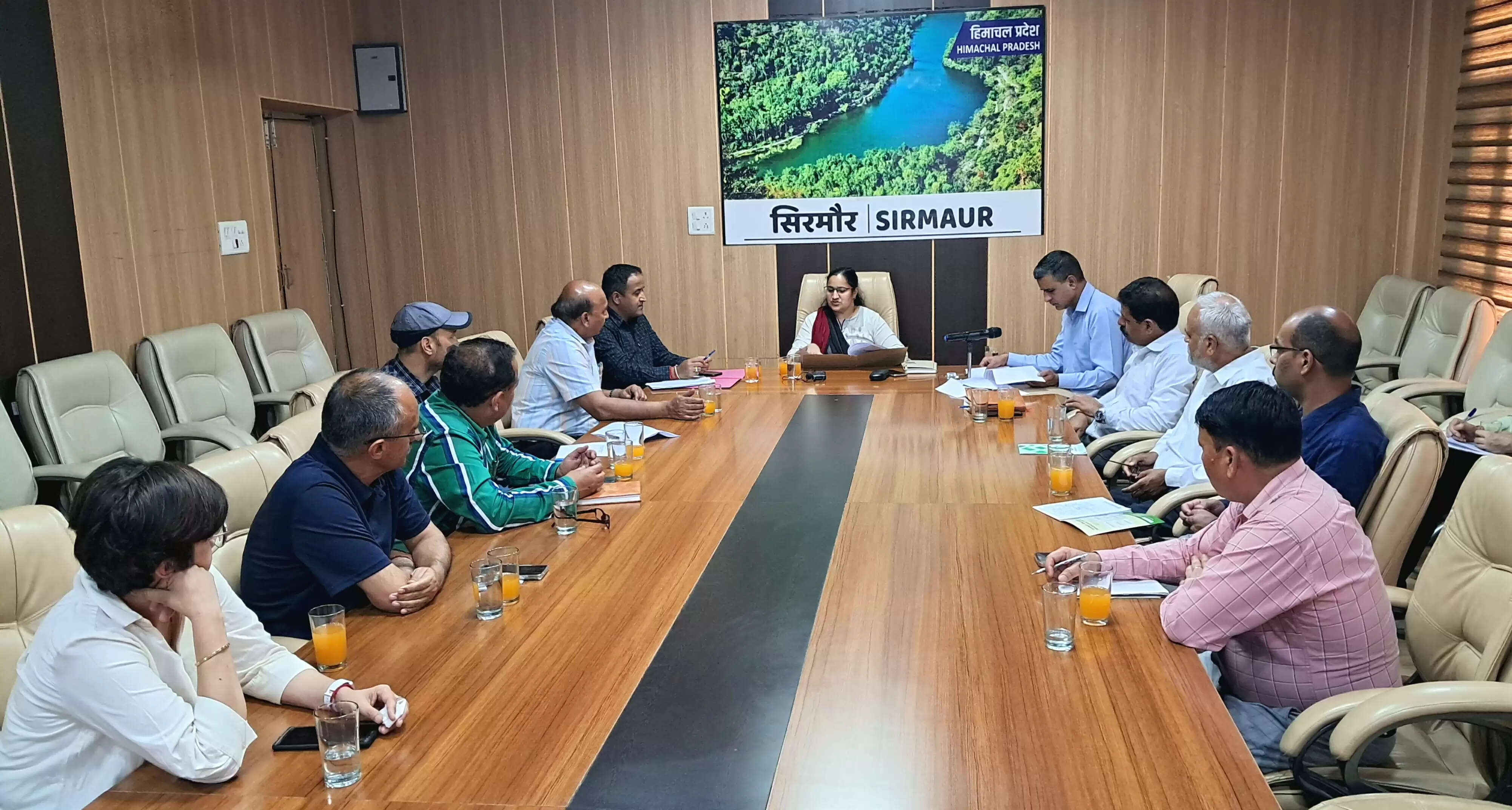 सिरमौर में नशा मुक्त भारत अभियान को सफल बनाएं अधिकारी : डीसी