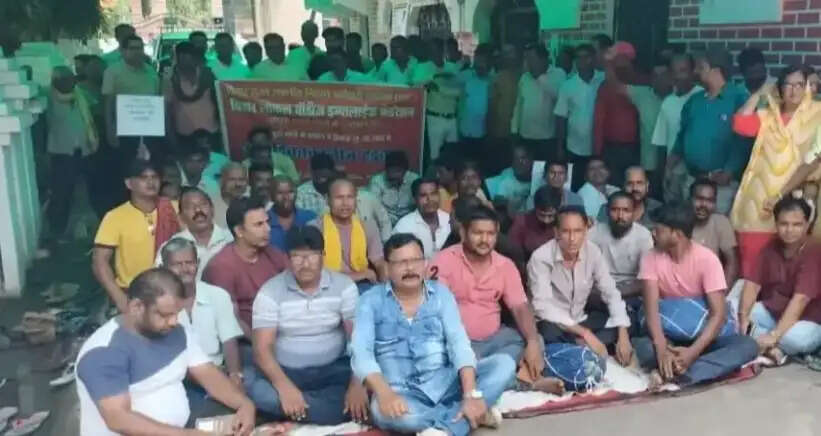 तीन सूत्री मांगों को लेकर नगर निगम कर्मचारियों की हड़ताल