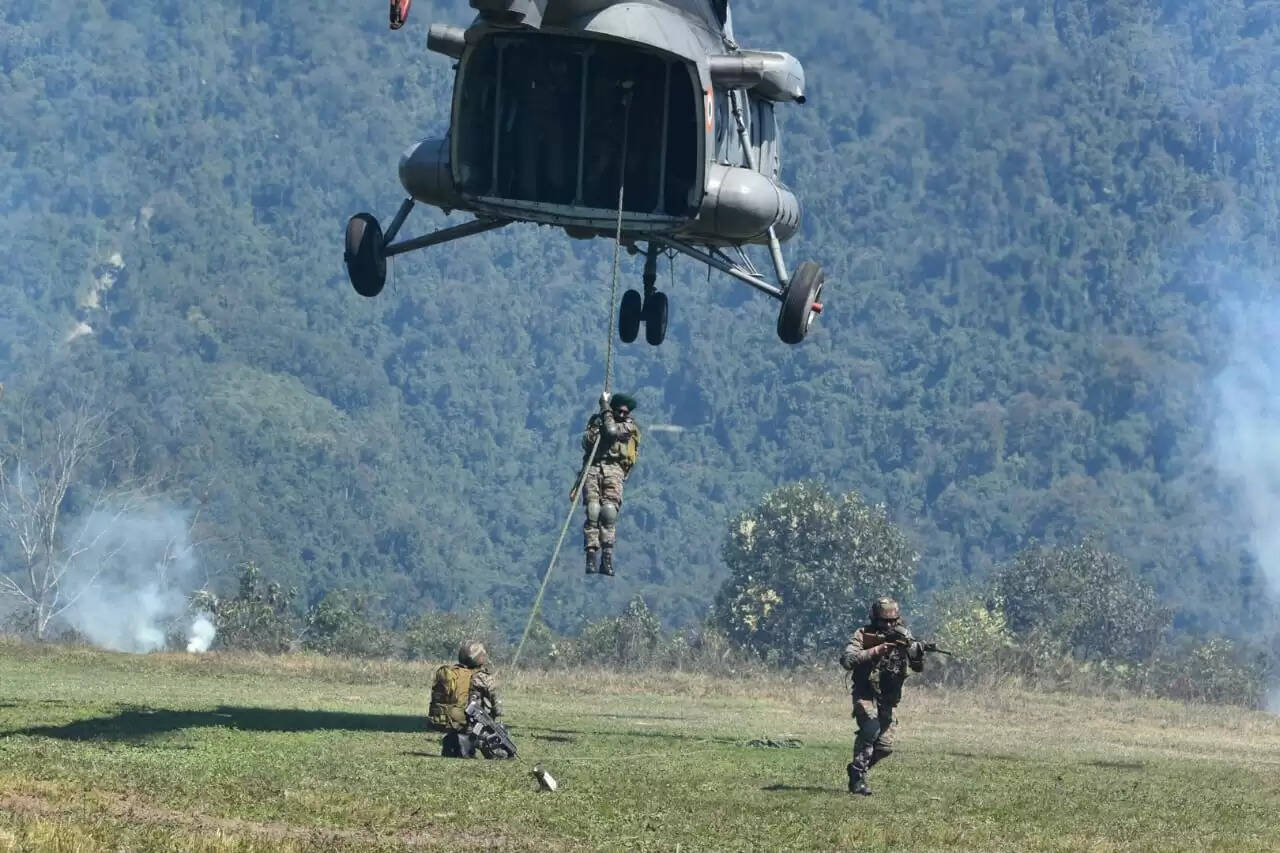 उत्तर बंगाल में ‘तीस्ता प्रहार’ युद्धाभ्यास के ज़रिए भारतीय सेना ने दिखाई युद्ध क्षमता और तालमेल