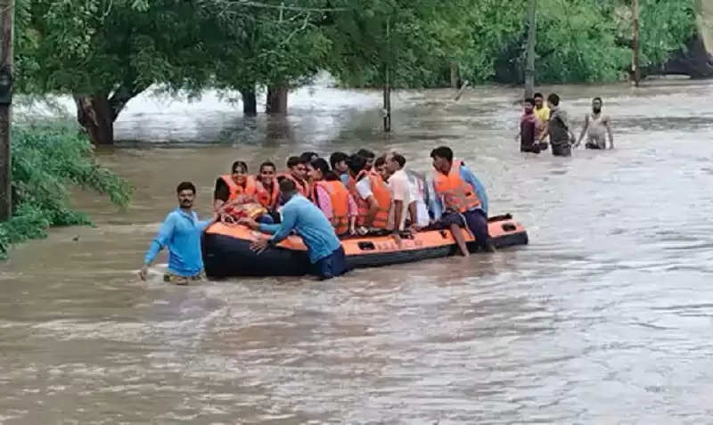 मप्रः श्योपुर जिले में भारी बारिश, बड़ोदा नगर बना टापू, घरों और अस्पताल में पानी भरा