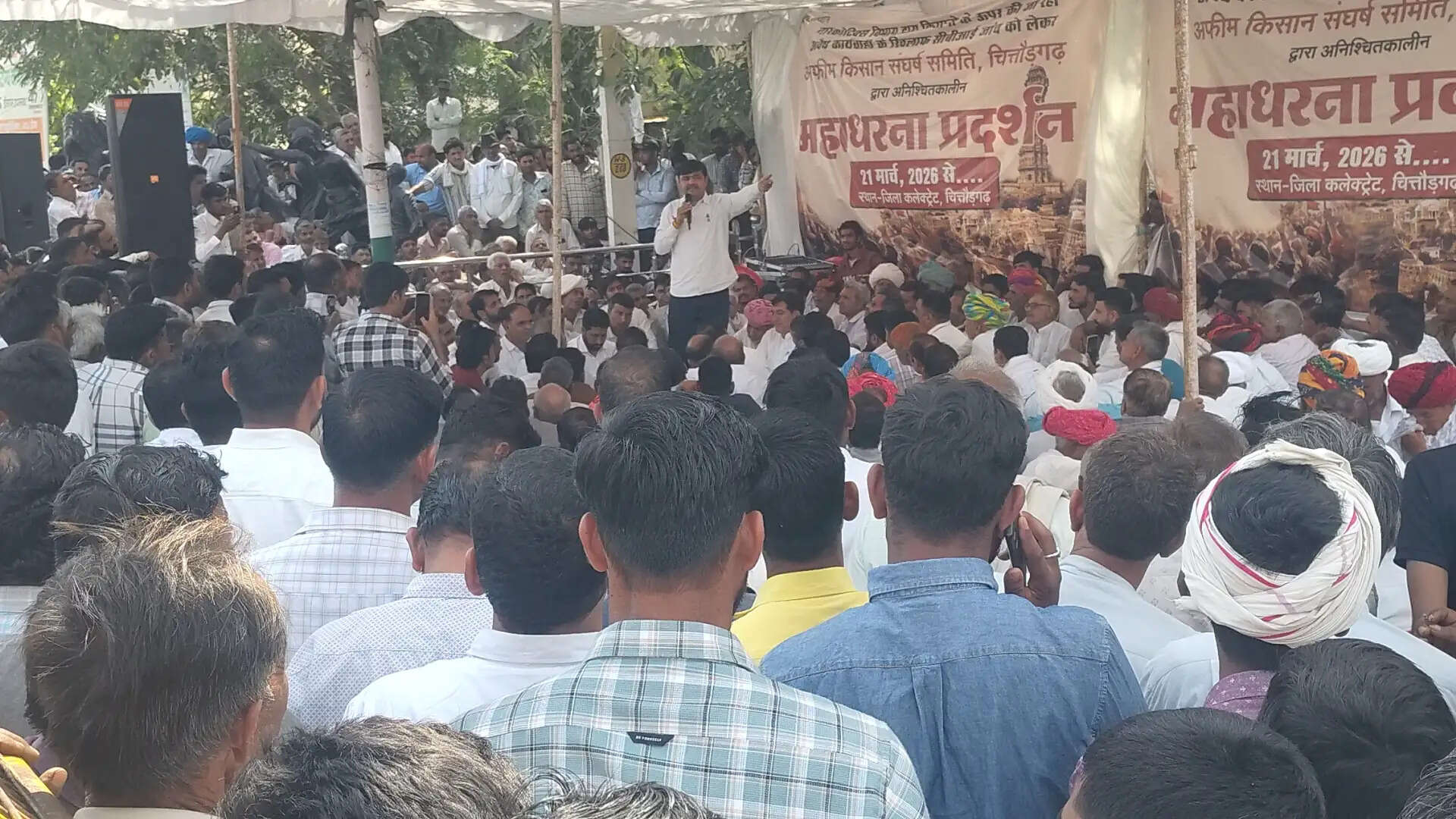 नारकोटिक्स की वसूली के खिलाफ किसानों का प्रदर्शन, सीबीआई से जांच की मांग