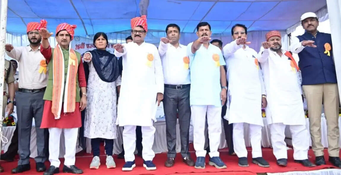 रिमझिम फुहारों के बीच केंद्रीय राज्य मंत्री तोखन साहू ने चार दिवसीय प्रतियोगिता का किया उद्घाटन