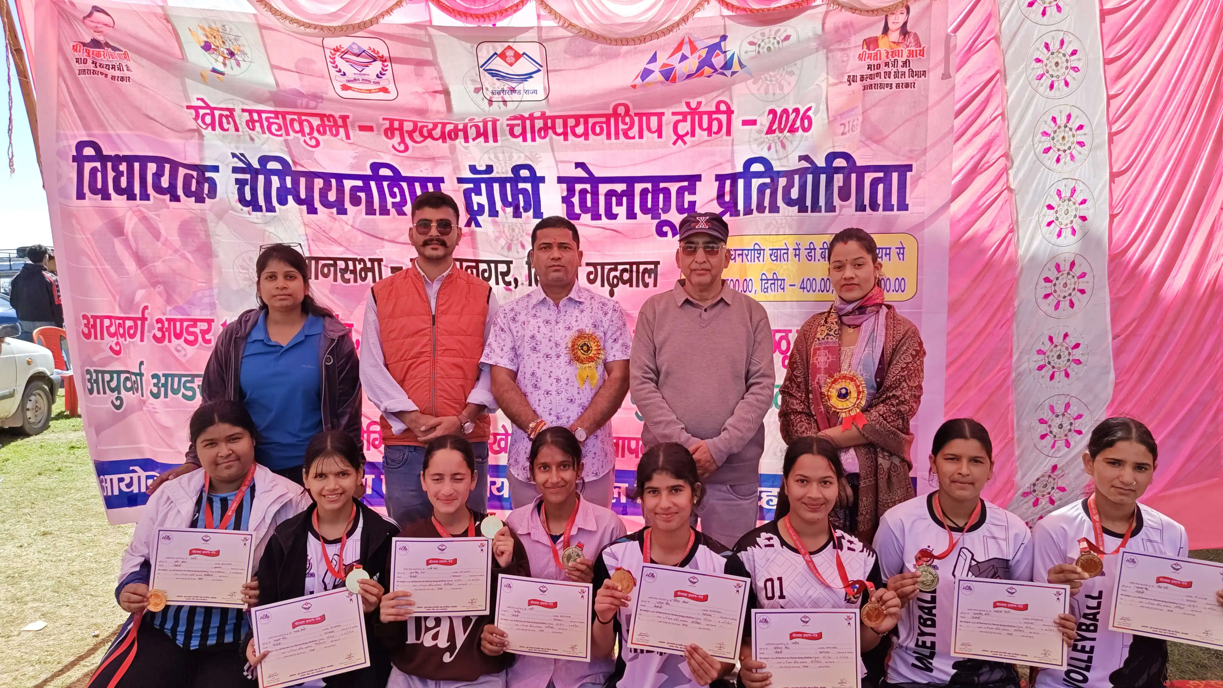 वॉलीबॉल में लंबगांव और तिनवाल गांव की टीम ने जीती प्रतियोगिता