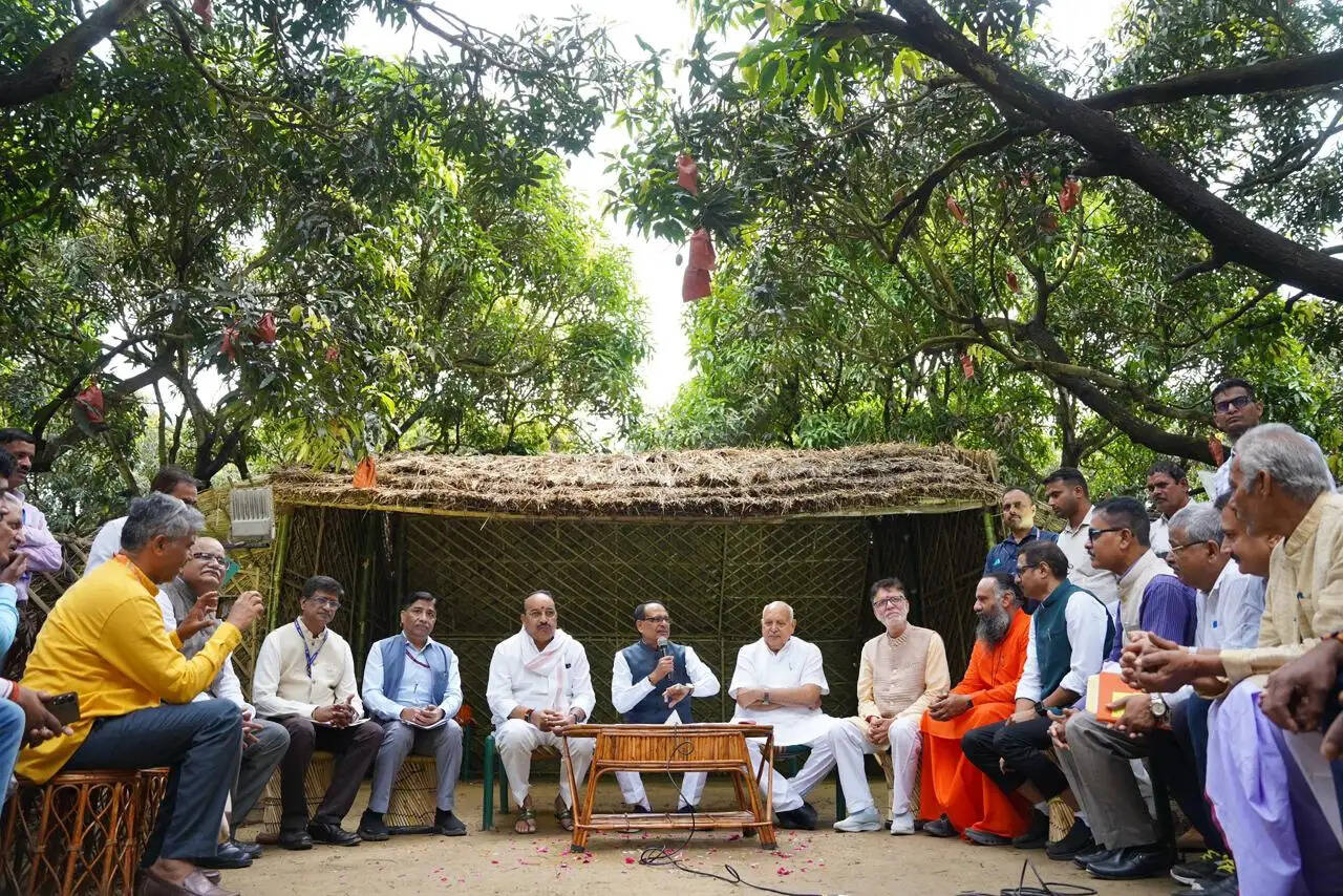 शिवराज सिंह चौहान ने किसानों के साथ किया संवाद,कहा नए बाजारों में आम भेजने का प्रयास जारी