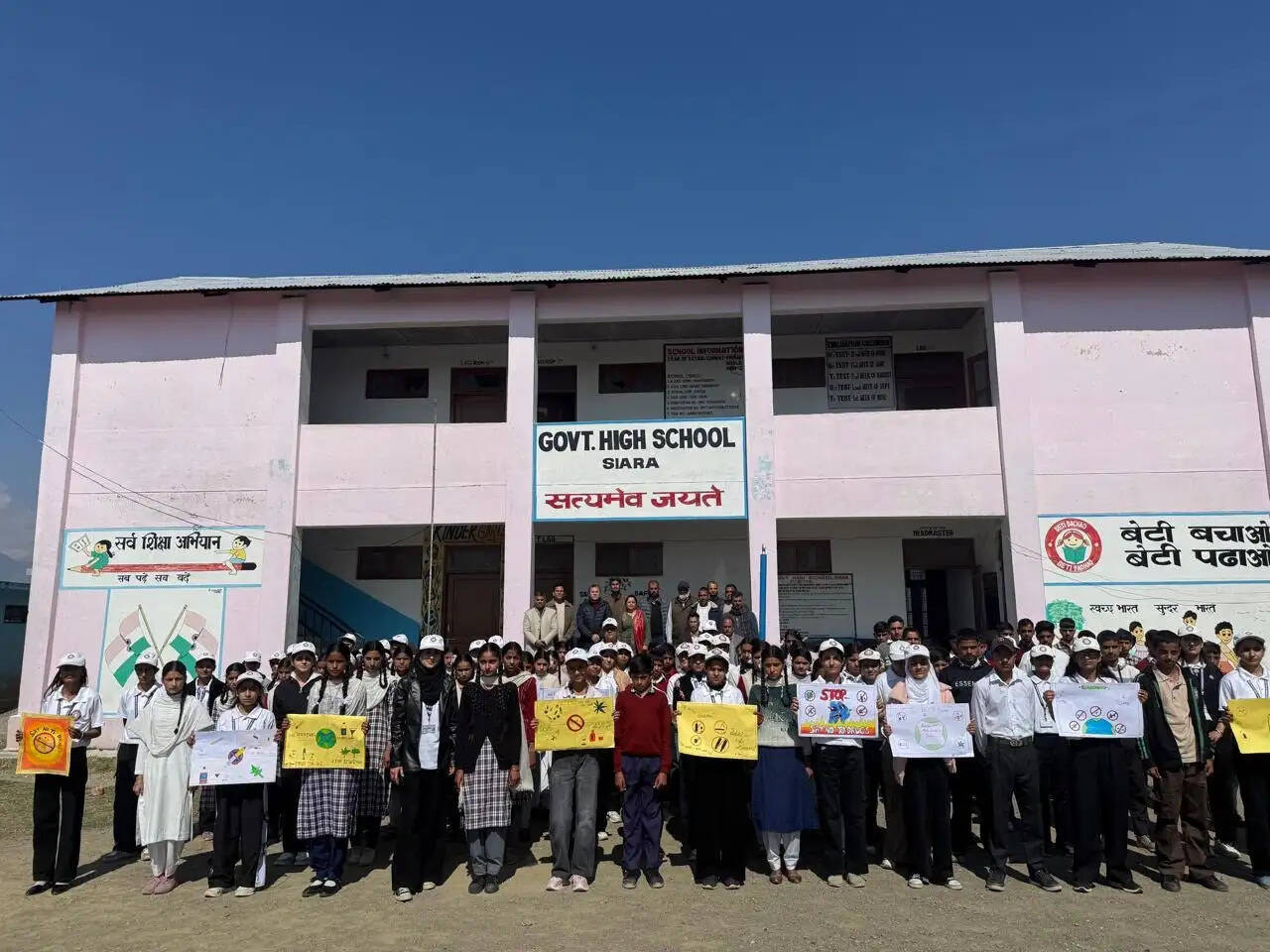 सियारा गांव में जीडीसी बसोहली की एनएसएस इकाई ने निकाली नशा मुक्त जागरूकता रैली