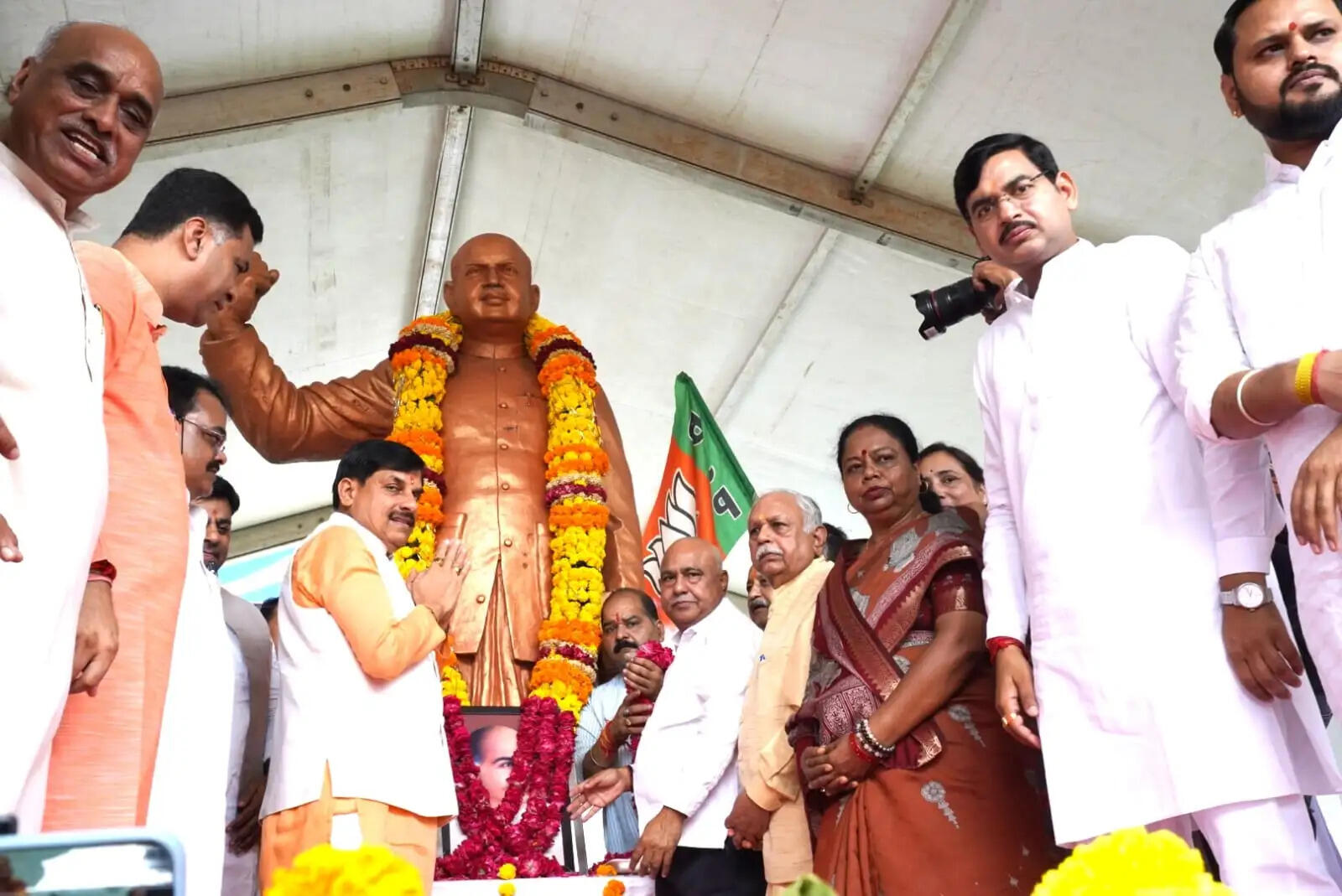 डॉ. श्यामा प्रसाद मुखर्जी के बलिदान दिवस पर प्रदेशभर में श्रद्धांजलि कार्यक्रम,&nbsp;मुख्यमंत्री&nbsp;और भाजपा प्रदेश अध्यक्ष&nbsp;ने अर्पित किए श्रद्धासुमन