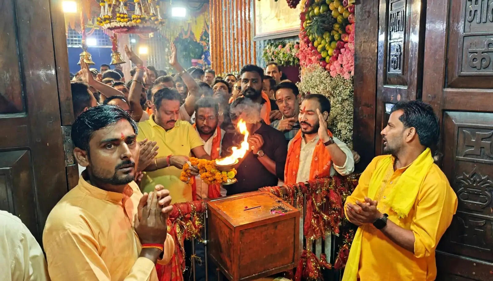 विश्व हिंदू परिषद ने श्री काली माता मंदिर में की महाआरती