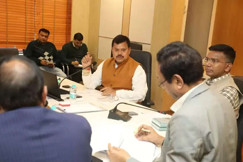 समाधान योजना के क्रियान्वयन में कोताही पर होगी सख्त कार्यवाई : ऊर्जा मंत्री तोमर