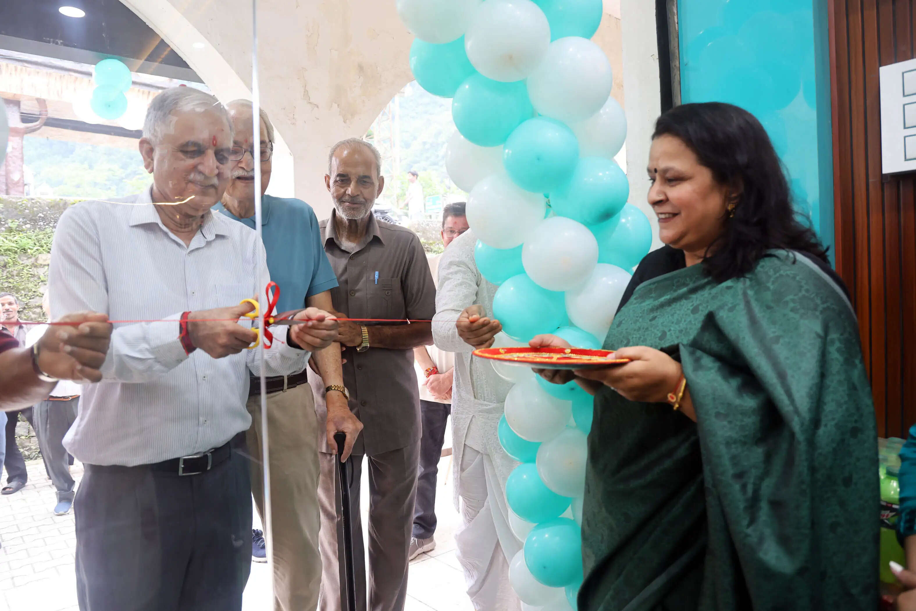 मंडी के भियूली में भी खुल गया दवाखाना, न्यायाधीश पुरेंद्र वैद्य ने किया शुभारंभ