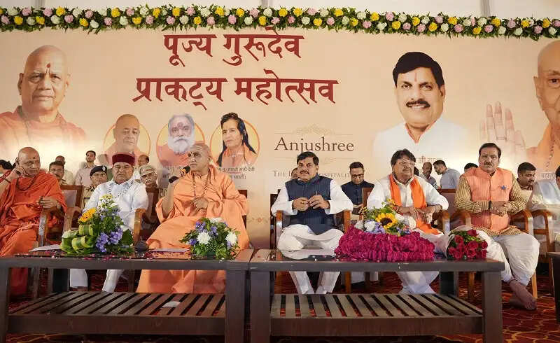संतों के मुखारविंद से जो वाणी निकलती है, उससे धन्य हो जाता है संपूर्ण वातावरण : मोहन यादव