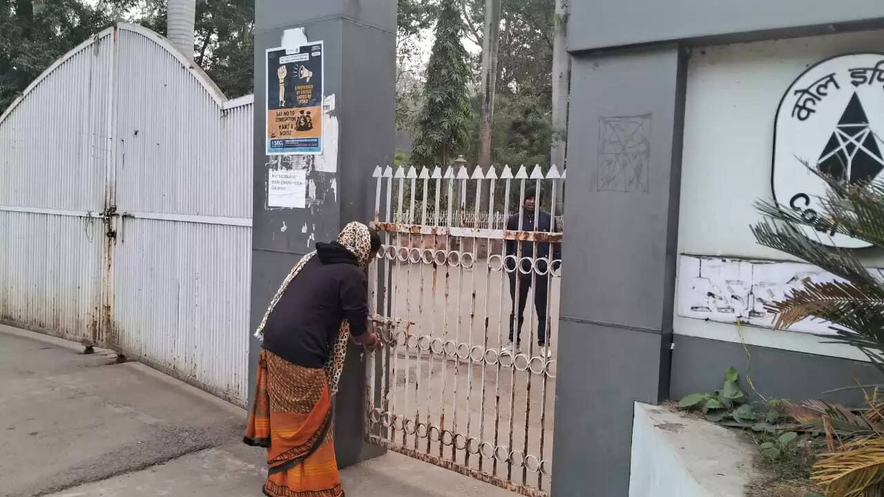 कोरबा : एसईसीएल-कुसमुंडा प्रभावित महिलाओं का अनिश्चितकालीन आंदोलन शुरू, प्रशासन पर वादाखिलाफी का आरोप