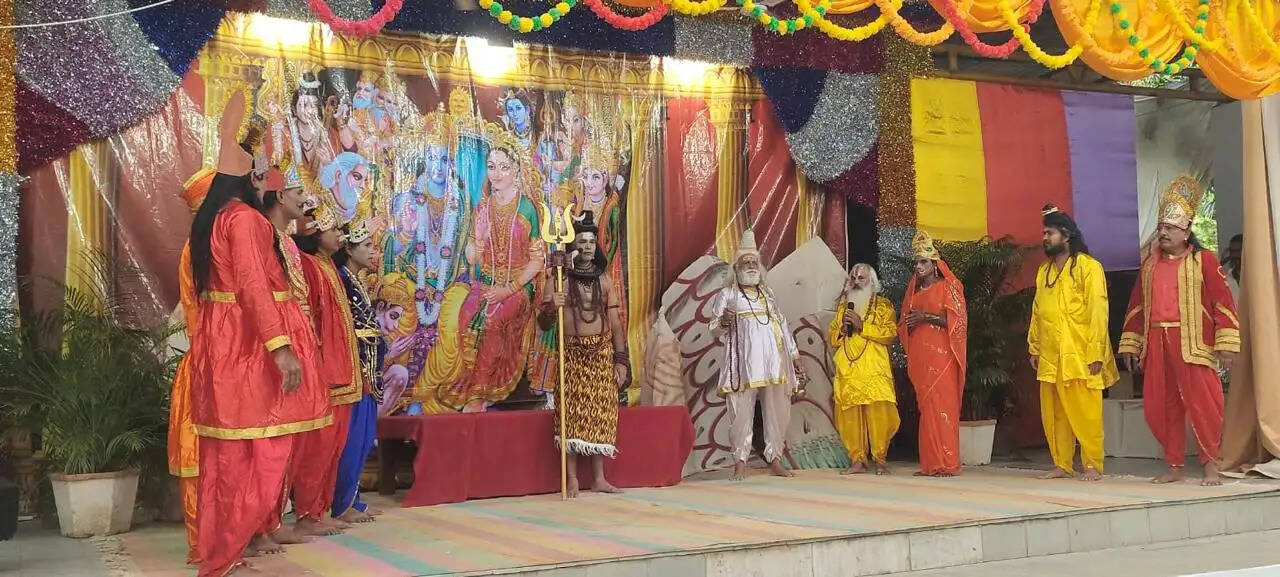वाराणसी के केन्द्रीय कारागार में दस दिवसीय रामलीला मुकुट पूजन और नारद मोह से शुरू