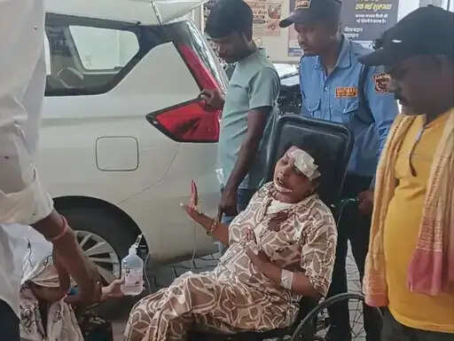 अनूपपुर: कार दुर्घटना में महिला प्रोफेसर और चालक घायल