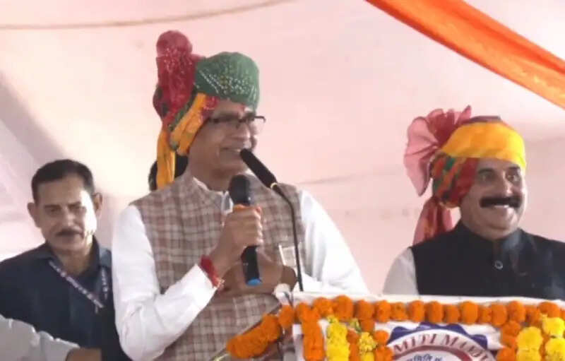 देश और समाज की प्रगति में शिक्षकों की भूमिका अत्यंत महत्वपूर्ण : शिवराज सिंह