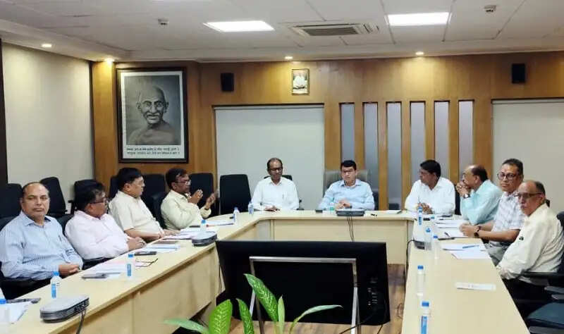 मप्रः सात जिलों में 35 निर्माण कार्यों का औचक निरीक्षण, दो ठेकेदारों एवं संबंधित अधिकारियों पर कार्रवाई के निर्देश