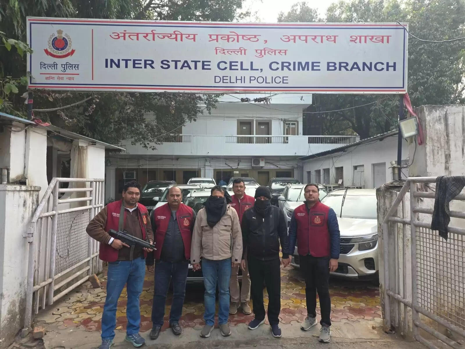 अंतरराज्यीय वाहन चोरी गिरोह का भंडाफोड़, तीन गिरफ्तार, 16 लग्जरी गाड़ियां बरामद