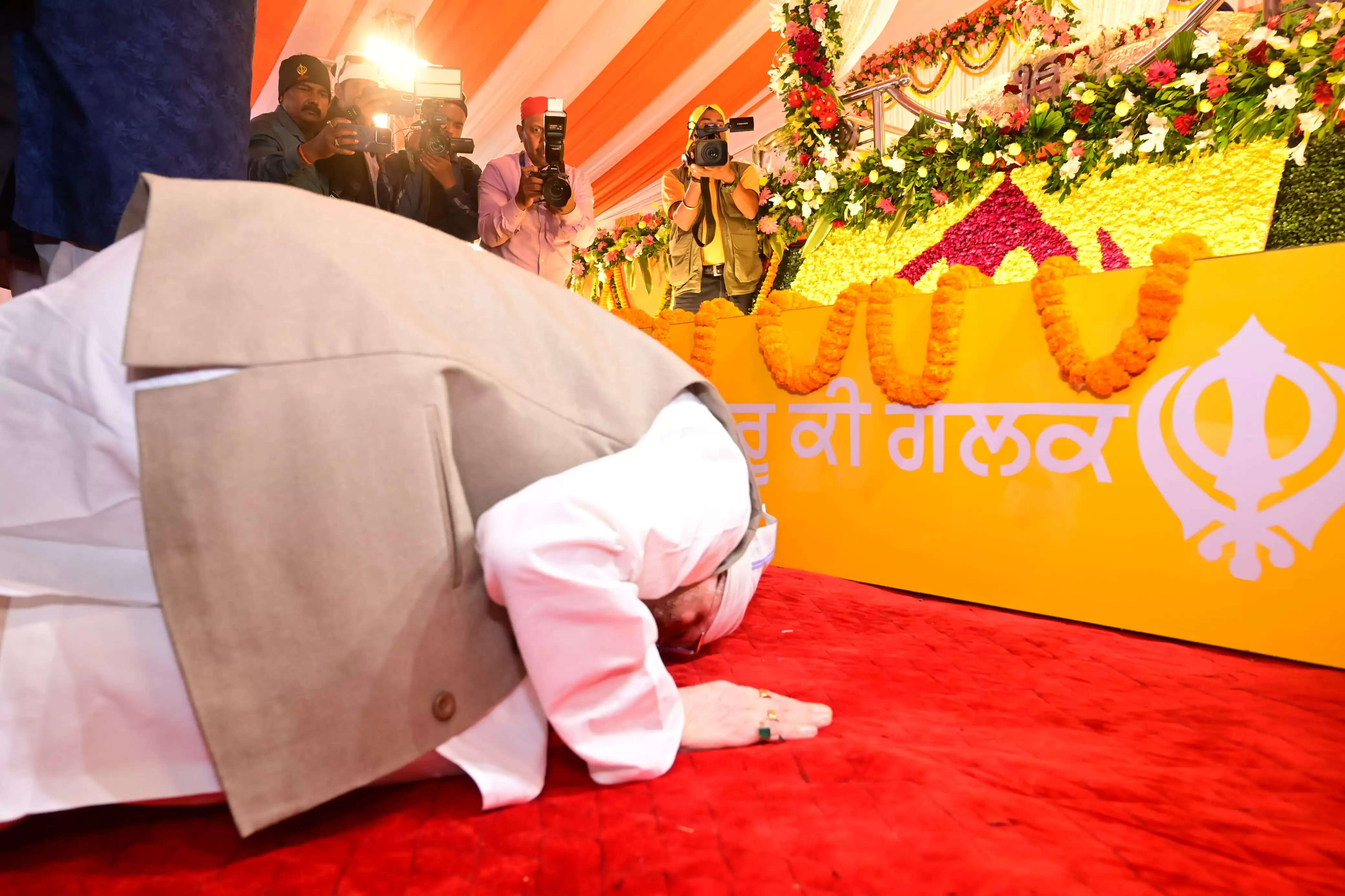 गुरु नानक देव जी ने सम्पूर्ण मानव समाज को सत्य, करुणा, सेवा, समानता और सद्भाव का संदेश दिया: राज्यपाल