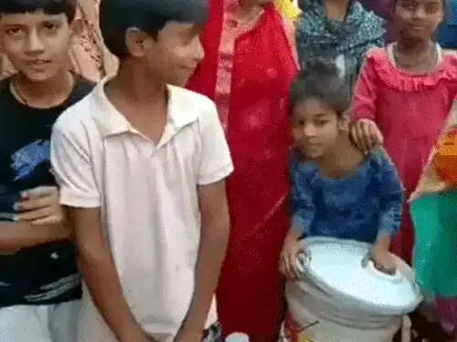 फरीदाबाद : पानी की किल्लत को लेकर लोगों ने किया प्रदर्शन