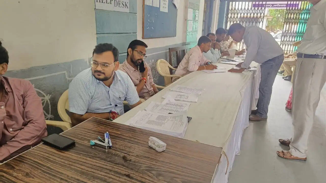 नगरीय निकाय आम चुनाव-2026 : नामांकन का दौर जारी, डूंगरपुर नगर परिषद में 25 तो सागवाड़ा नगरपालिका में 23 पर्चे दाखिल