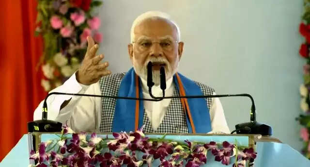 सीवान में प्रधानमंत्री मोदी बोले– बिहार की प्रगति में ब्रेक लगाने वालों से सतर्क रहें