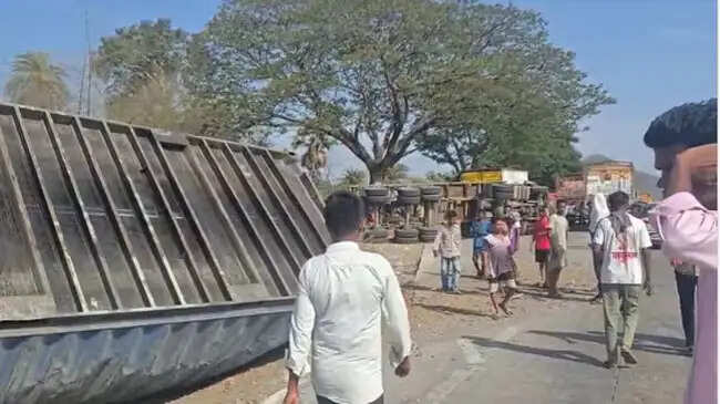 पालघर में तीन वाहनों की टक्कर में 1३ लोगों की मौत, 25 घायल