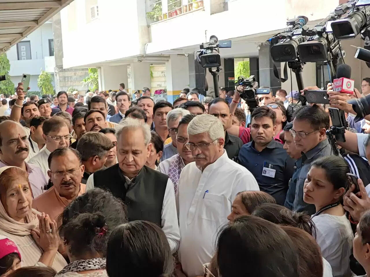 सीमा पार से प्रायोजित कायरतापूर्ण हमला पूरी तरह अस्वीकार्य : शेखावत