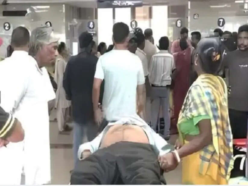 सड़क हादसे में सिक्योरिटी गार्ड की मौत, दो युवक गंभीर