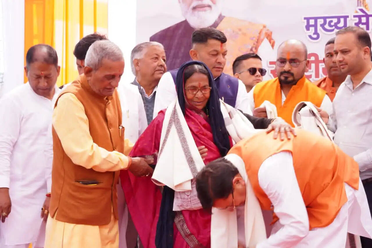 चम्पावत दौरे पर सीएम धामी, विकास योजनाओं को दी रफ्तार