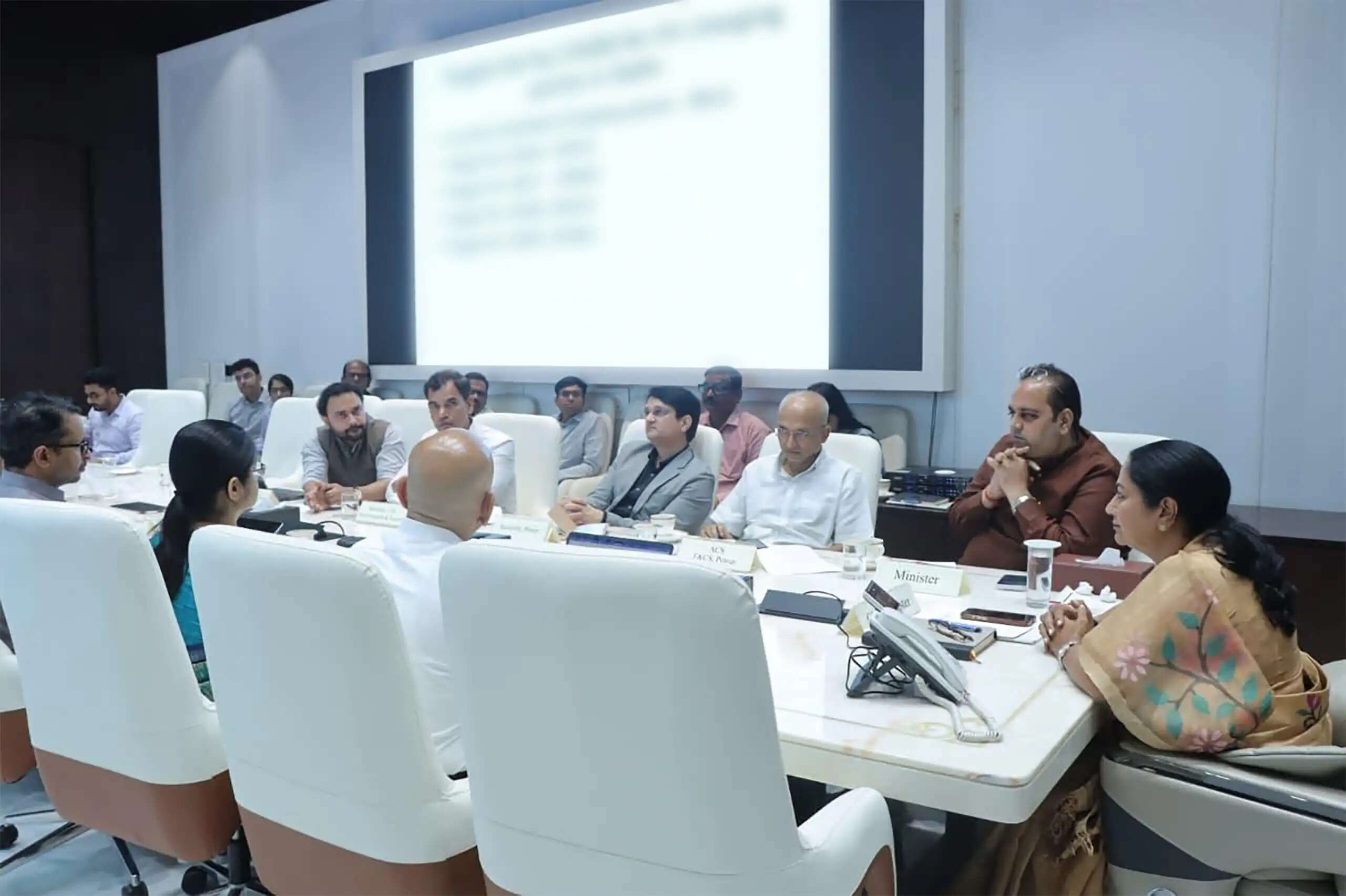 दिल्ली में चार वर्षों में 32 हजार ईवी चार्जिंग स्टेशन बनाने का लक्ष्य