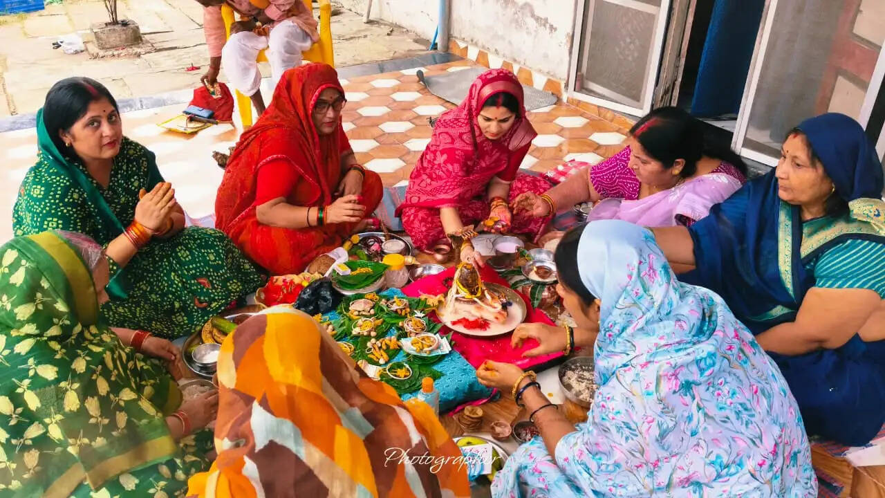 अनूपपुर: संतान प्राप्ति और सुख समृद्धि की कामना कर माताओं ने की भगवान शिव और माता गौरी की पूजा, रखा व्रत