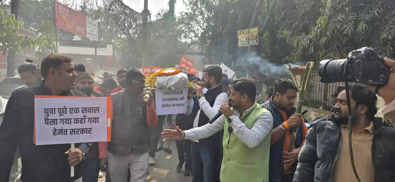 हेमंत सरकार ने छात्रवृत्ति के लिए आवंटित 12,000 करोड़ रुपये में से 40 प्रतिशत का किया गबन : भाजयुमो