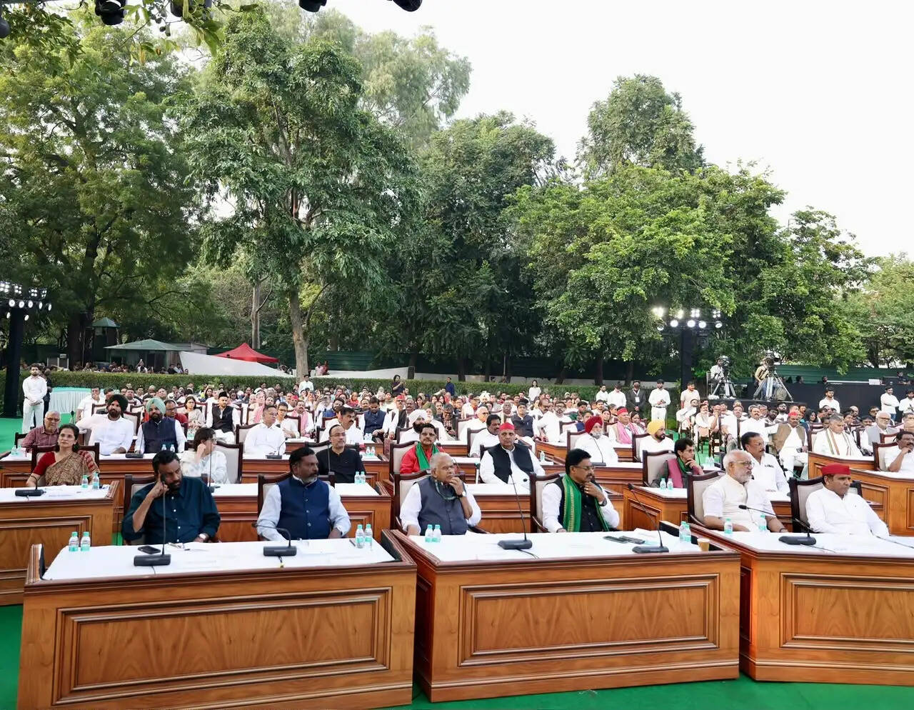ज्ञानेश कुमार के खिलाफ इंडी गठबंधन का ‘जन महाभियोग’, खरगे ने लगाए छह आरोप; राहुल गांधी करेंगे समापन संबोधन