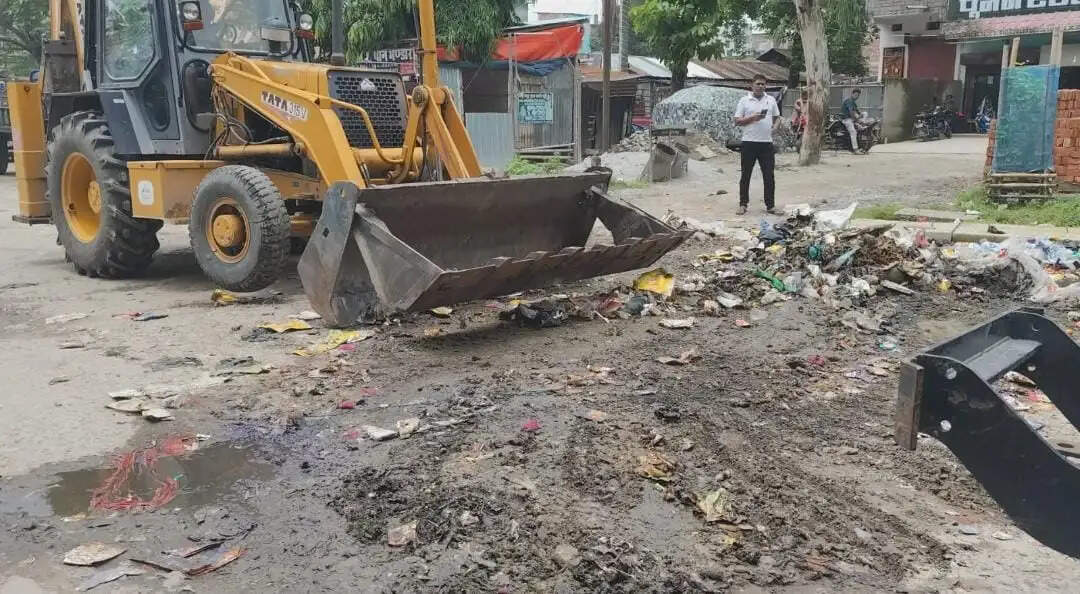 वीरपुर में सफाई कर्मियों की हड़ताल पांचवें दिन भी जारी, 13 वार्डों में कचरे का अंबार