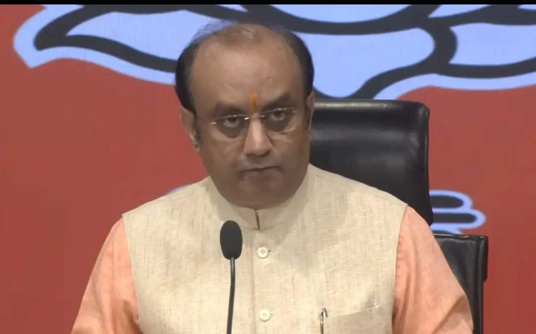 हामिद अंसारी के बयान को लेकर भाजपा ने कांग्रेस पर लगाया 'अल्ट्रा लेफ्ट’ की ओर जाने का आरोप