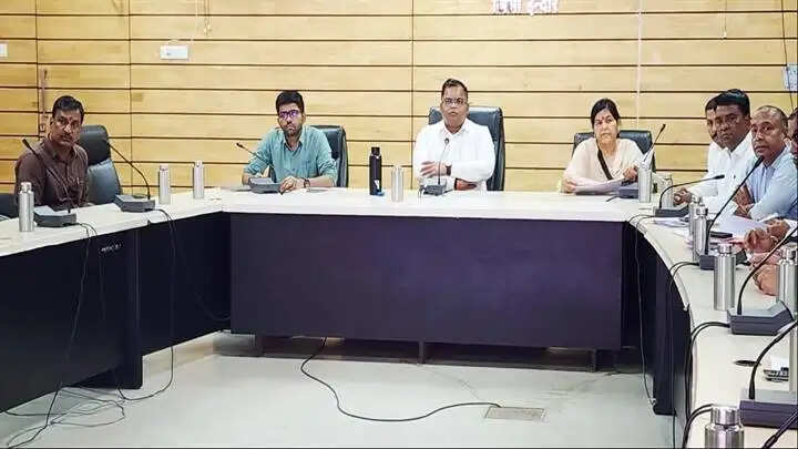 इंदौरः जिले के सभी 610 गांवों में घर-घर से कचरा संग्रहण की होगी व्यवस्था