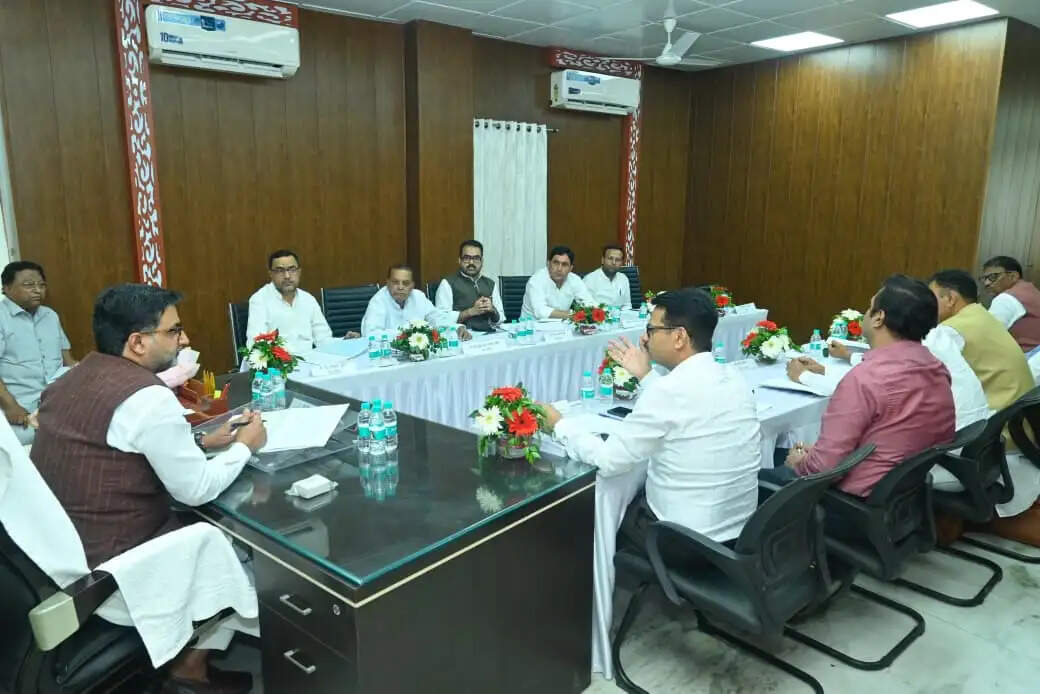 मंत्री दानिश आज़ाद अंसारी ने की हज यात्रा की तैयारियों की समीक्षा