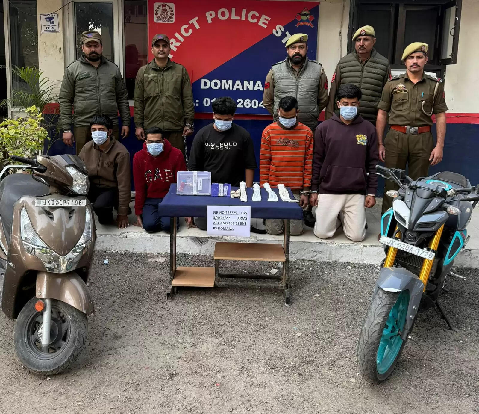 पुलिस ने मढ़ गोलीबारी की घटना को सुलझाया, डोमाना में 5 कुख्यात अपराधी गिरफ्तार