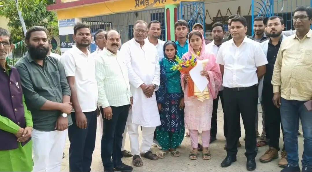 इंटरमीडिएट परीक्षा में छात्रा आरजू खातून ने हासिल किया दूसरा स्थान